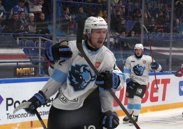 Хоккей. Минское "Динамо" по буллитам обыграло "Витязь". Решающий бросок на счету Ника Меркли
Хоккей. Минское "Динамо" по буллитам обыграло "Витязь". Решающий бросок на счету Ника Меркли