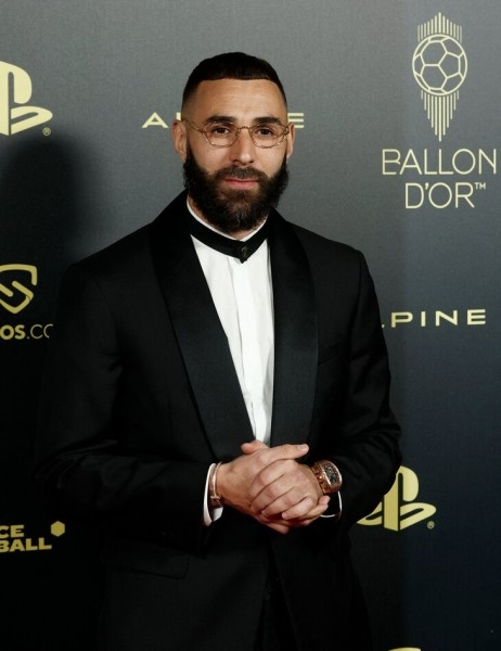 Футбол.  Карим Бензема стал обладателем "Золотого мяча"-2022
  