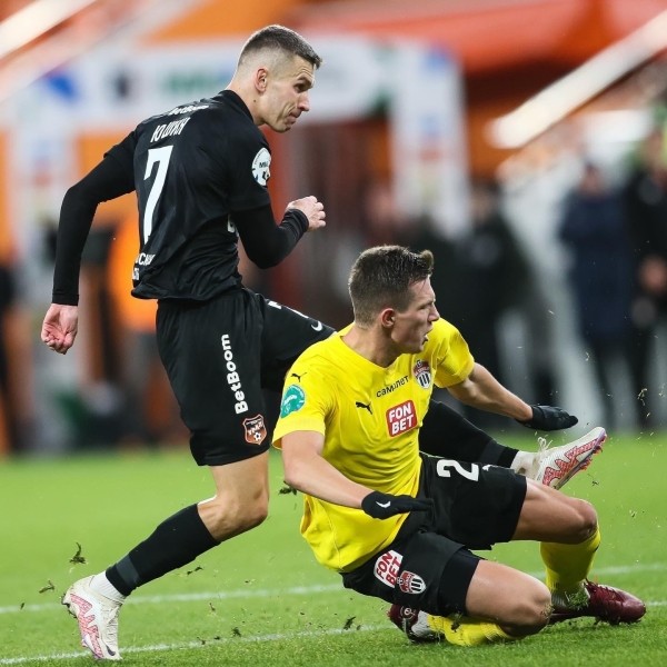 Футбол.  Чемпионат России. "Урал" Виктора Гончаренко обыграл "Химки" и покинул зону вылета
 