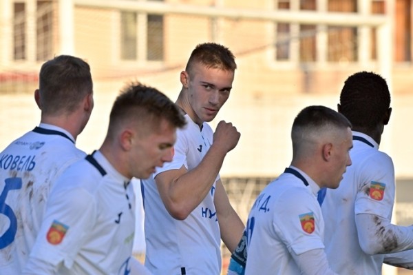 Футбол.  "Ислочь" одержала пятую победу кряду — в гостях у "Днепра"
 