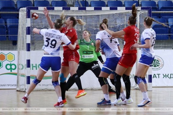 Белорусские гандболистки уступили россиянкам в Минске Белорусские гандболистки уступили россиянкам в Минске
