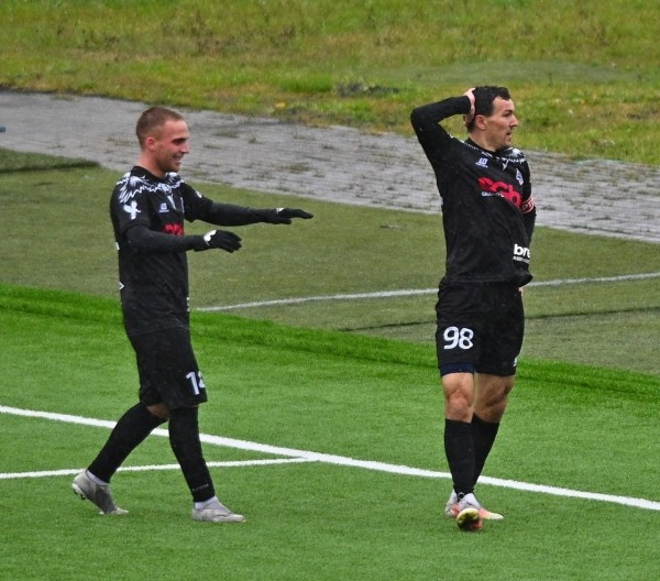 Футбол.  Вторая лига. 1/8 финала. Первые матчи. "Крумкачы" были сильнее "Бумпрома" и другие результаты
  