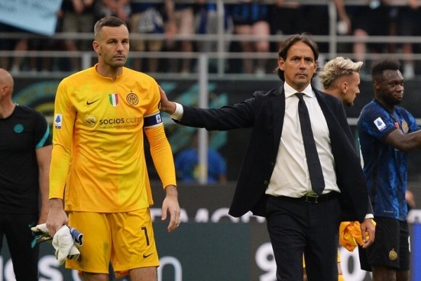 «Интер» проиграл 5 матчей из 10 и идет 9-м в Серии А. Возможно, дело в перестройке, но главный виновник – Ханданович