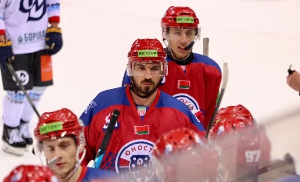 Футбол.  Российский форвард Николай Жердев покинул минскую "Юность", с которой подписал контракт в августе
 