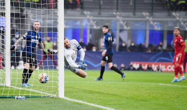 «Интер» проиграл 5 матчей из 10 и идет 9-м в Серии А. Возможно, дело в перестройке, но главный виновник – Ханданович