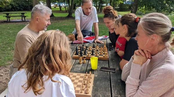 Беларусы па ўсім свете ўдарна правялі Дзень спартыўнай салідарнасці: падтрымалі Хамутоўскага, збіралі грошы палітвязням, Сныціна гуляла ў футбол Беларусы па ўсім свете ўдарна правялі Дзень спартыўнай салідарнасці: падтрымалі Хамутоўскага, збіралі грошы палітвязням, Сныціна гуляла ў футбол