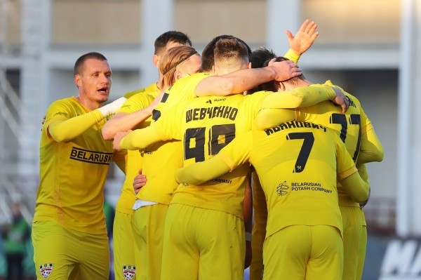 Футбол.  Чемпионат Беларуси. 26-й тур. "Шахтер" против "Арсенала", "Минск" сыграет со "Славией", и еще один матч. Онлайн — в 15.00
  