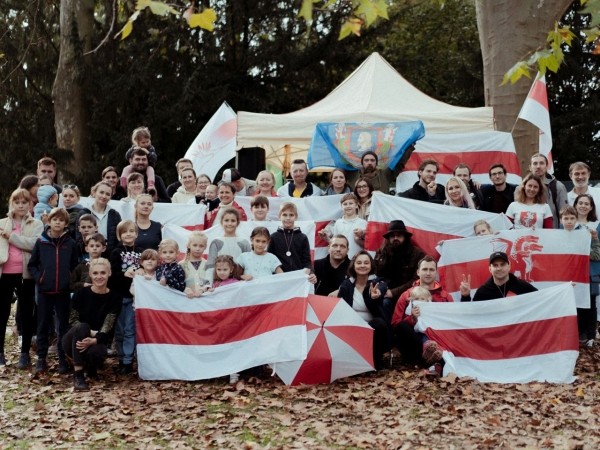 Беларусы па ўсім свете ўдарна правялі Дзень спартыўнай салідарнасці: падтрымалі Хамутоўскага, збіралі грошы палітвязням, Сныціна гуляла ў футбол Беларусы па ўсім свете ўдарна правялі Дзень спартыўнай салідарнасці: падтрымалі Хамутоўскага, збіралі грошы палітвязням, Сныціна гуляла ў футбол