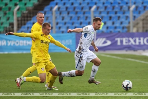 ФОТОФАКТ: "Динамо" обыграло футболистов "Шахтера" в матче 23-го тура чемпионата Беларуси ФОТОФАКТ: "Динамо" обыграло футболистов "Шахтера" в матче 23-го тура чемпионата Беларуси