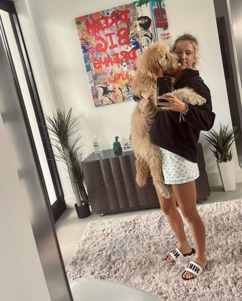 Теннис. Виктория Азаренко выложила селфи со своей собакой
Теннис. Виктория Азаренко выложила селфи со своей собакой