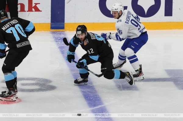 Хоккеисты минского "Динамо" проиграли московским одноклубникам в КХЛ