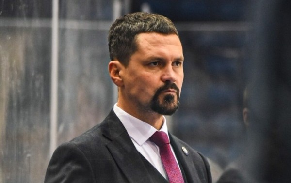 Хоккей. Евгений Есаулов: Коля Жердев немного не вписался в схему, систему, под требования "Юности"
Хоккей. Евгений Есаулов: Коля Жердев немного не вписался в схему, систему, под требования "Юности"