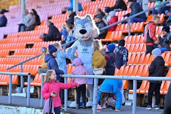 Футбол.  "Ислочь" и БАТЭ мячей не забили, "желто-синие" выиграли лишь один матч в шести турах
 