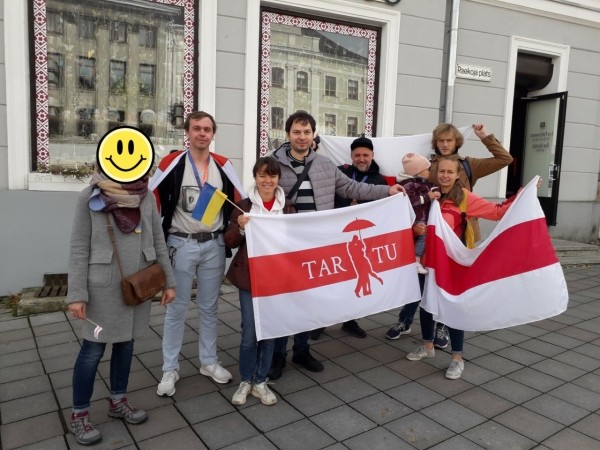 Беларусы па ўсім свете ўдарна правялі Дзень спартыўнай салідарнасці: падтрымалі Хамутоўскага, збіралі грошы палітвязням, Сныціна гуляла ў футбол Беларусы па ўсім свете ўдарна правялі Дзень спартыўнай салідарнасці: падтрымалі Хамутоўскага, збіралі грошы палітвязням, Сныціна гуляла ў футбол