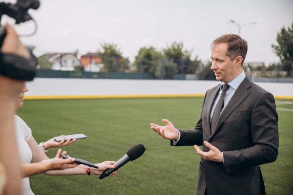 Волков ничего не делал, а причастился к новому зашквару: клуб продавшего матч подписанта за режим вывесил Z-баннер во славу войны в Украине