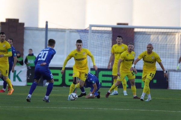 Футбол. Чемпионат Беларуси. "Шахтер" вышел на первое место, "Энергетик" догнал минское "Динамо". Полная картина пятницы
Футбол. Чемпионат Беларуси. "Шахтер" вышел на первое место, "Энергетик" догнал минское "Динамо". Полная картина пятницы