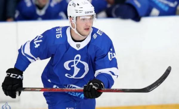 Хоккей.  Максим Сушко: в "Филадельфии" в семь утра зал, лед по желанию — и день свободен. В "Динамо" успеваешь только поесть и поспать
 