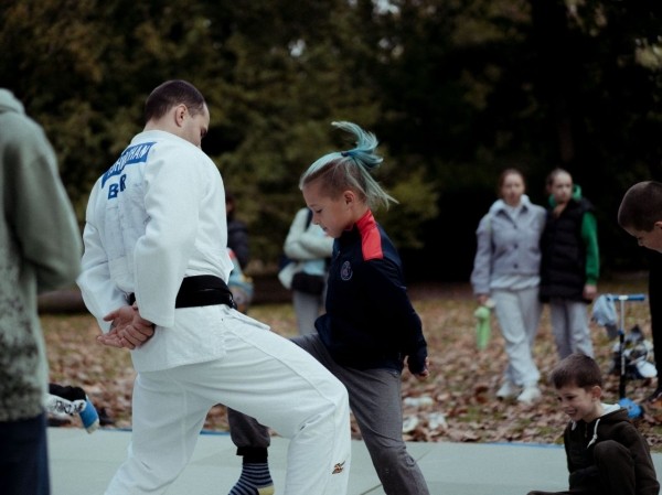 Беларусы па ўсім свете ўдарна правялі Дзень спартыўнай салідарнасці: падтрымалі Хамутоўскага, збіралі грошы палітвязням, Сныціна гуляла ў футбол Беларусы па ўсім свете ўдарна правялі Дзень спартыўнай салідарнасці: падтрымалі Хамутоўскага, збіралі грошы палітвязням, Сныціна гуляла ў футбол