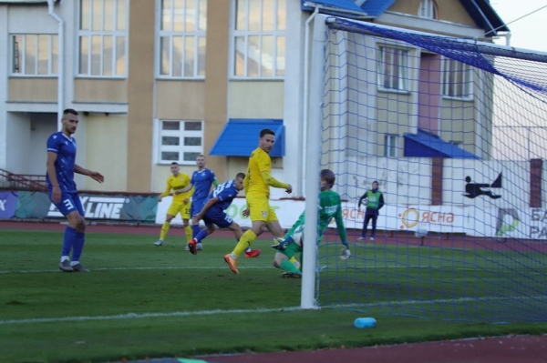 Футбол.  Максим Скавыш установил рекорд высшей лиги. Он забил уже десять мячей в ворота Дмитрия Гущенко
 