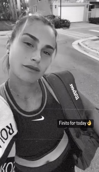 Теннис.  Арина Соболенко опубликовала фото, как она выглядит после тренировки
 