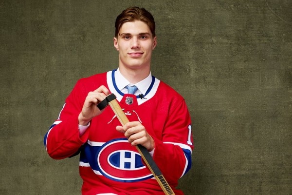 Хоккей.  Первый номер драфта-2022, 18-летний Юрай Слафковски после тренировочного лагеря попал в основной состав "Монреаля"
 