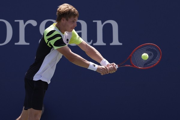 Теннис. Илья Ивашко уступил Хольгеру Руне в матче за выход в полуфинал турнира в Софии
Теннис. Илья Ивашко уступил Хольгеру Руне в матче за выход в полуфинал турнира в Софии