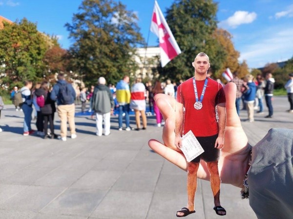 Беларусы па ўсім свете ўдарна правялі Дзень спартыўнай салідарнасці: падтрымалі Хамутоўскага, збіралі грошы палітвязням, Сныціна гуляла ў футбол Беларусы па ўсім свете ўдарна правялі Дзень спартыўнай салідарнасці: падтрымалі Хамутоўскага, збіралі грошы палітвязням, Сныціна гуляла ў футбол