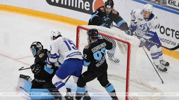 Хоккеисты минского "Динамо" проиграли московским одноклубникам в КХЛ