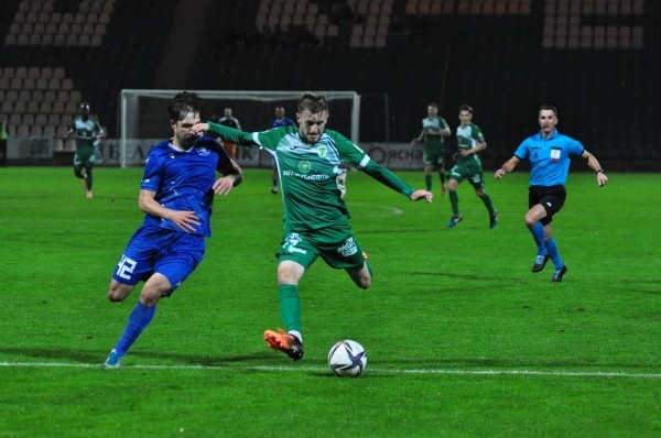 Футбол. "Гомель" с минимальным счетом одолел "Витебск", прервав серию из трех поражений подряд
Футбол. "Гомель" с минимальным счетом одолел "Витебск", прервав серию из трех поражений подряд