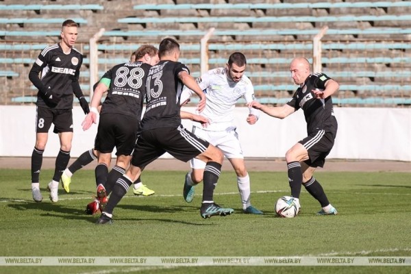 Минское "Динамо" и "Торпедо-БелАЗ" сыграли вничью в чемпионате Беларуси Минское "Динамо" и "Торпедо-БелАЗ" сыграли вничью в чемпионате Беларуси