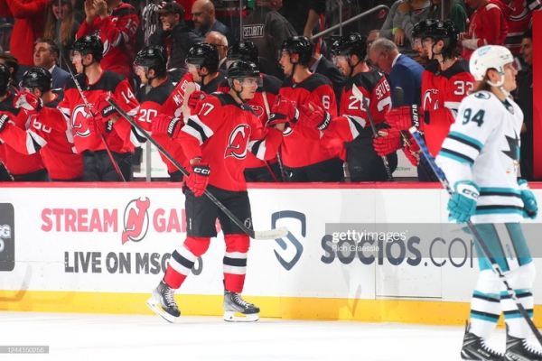 Хоккей.  Егор Шарангович забросил свою первую шайбу в новом сезоне НХЛ
  