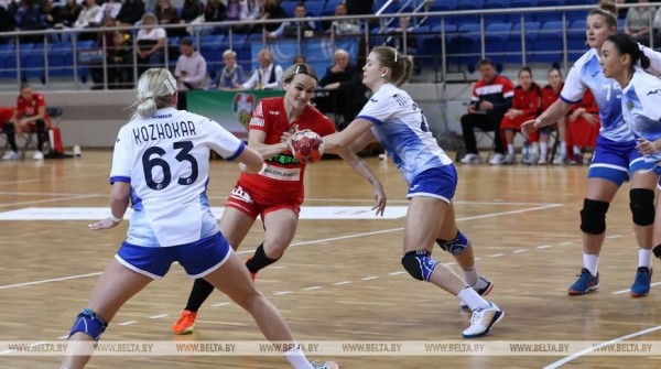 Белорусские гандболистки уступили россиянкам в Минске Белорусские гандболистки уступили россиянкам в Минске