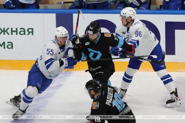 Хоккеисты минского "Динамо" проиграли московским одноклубникам в КХЛ