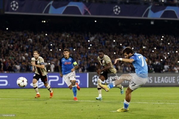 Футбол.  Лига чемпионов. Победа над "Аяксом" принесла "Наполи" досрочный выход в плей-офф, "Атлетико" сыграл вничью с "Брюгге"
 