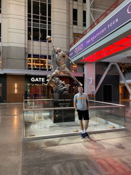 «Утром был скаутом клуба НБА, а вечером носил тарелки». Тренер топовых баскетболистов – о том, как пробился в США и почему гордится тем, что беларус