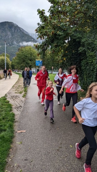 Беларусы па ўсім свете ўдарна правялі Дзень спартыўнай салідарнасці: падтрымалі Хамутоўскага, збіралі грошы палітвязням, Сныціна гуляла ў футбол Беларусы па ўсім свете ўдарна правялі Дзень спартыўнай салідарнасці: падтрымалі Хамутоўскага, збіралі грошы палітвязням, Сныціна гуляла ў футбол