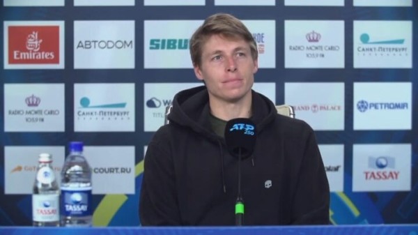 Теннис.  Илья Ивашко взял верх над Фелисиано Лопесом на турнире в Хихоне и сразится с 9-й ракеткой мира Андреем Рублевым
 