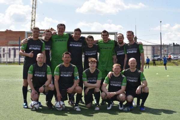 Глеб опять всплыл в компании людоедов: вместе с Басковым заценил барахло от Лукашенко, но, похоже, не очень хотел попадать на фото