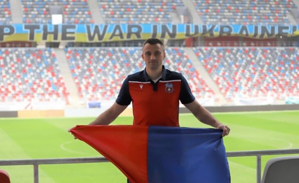 Хомутовский с августа находится в Минске. Он приехал к врачу, которому доверял, хотя мог сделать операцию в Киеве Хомутовский с августа находится в Минске. Он приехал к врачу, которому доверял, хотя мог сделать операцию в Киеве