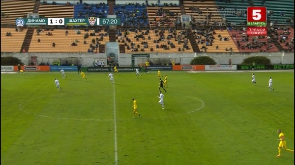 Футбол.  "Динамо" Минск — "Шахтер". Согласно протоколу, матч на стадионе "Трактор" посетили 3200 зрителей
 