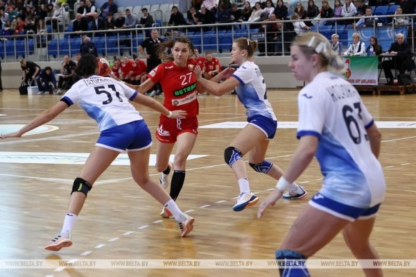 Белорусские гандболистки уступили россиянкам в Минске Белорусские гандболистки уступили россиянкам в Минске