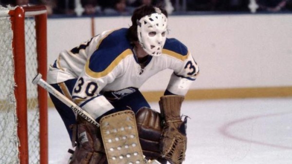 Хоккей.  Умер бывший вратарь "Баффало" и "Эдмонтона" Дэйв Драйден
 