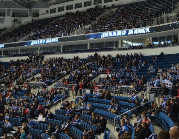 Хоккей.  КХЛ. На матче минского "Динамо" и "Витязя" присутствуют чуть более шести тысяч зрителей
 