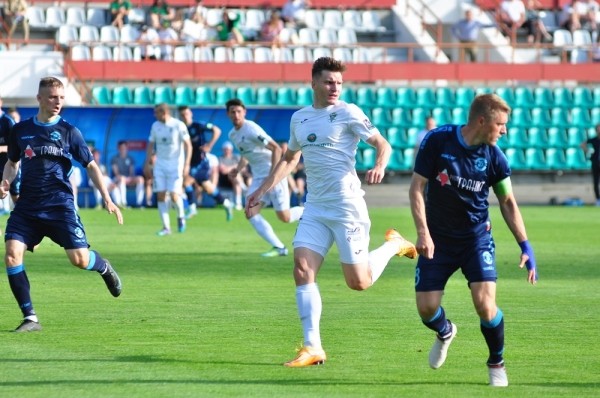 Футбол. "Гомель" и "Динамо Брест" не смогли выявить победителя в 26-м туре
Футбол. "Гомель" и "Динамо Брест" не смогли выявить победителя в 26-м туре