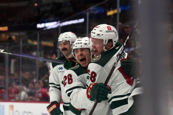 Хоккей.  НХЛ. "Анахайм" и "Вегас" добились побед в овертаймах, "Миннесота" — в серии буллитов
  