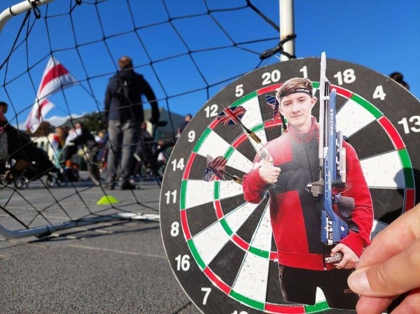 Беларусы па ўсім свете ўдарна правялі Дзень спартыўнай салідарнасці: падтрымалі Хамутоўскага, збіралі грошы палітвязням, Сныціна гуляла ў футбол Беларусы па ўсім свете ўдарна правялі Дзень спартыўнай салідарнасці: падтрымалі Хамутоўскага, збіралі грошы палітвязням, Сныціна гуляла ў футбол