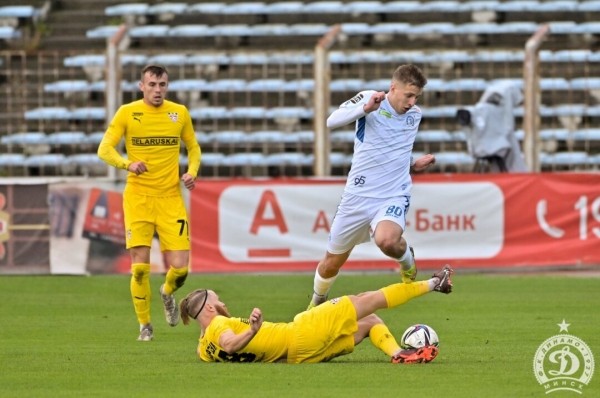 Летние новички минского «Динамо приближают золото: один усадил ветеранов из центра обороны, другой хорош в дриблинге, третьего прорвало в наборе очков Летние новички минского «Динамо приближают золото: один усадил ветеранов из центра обороны, другой хорош в дриблинге, третьего прорвало в наборе очков