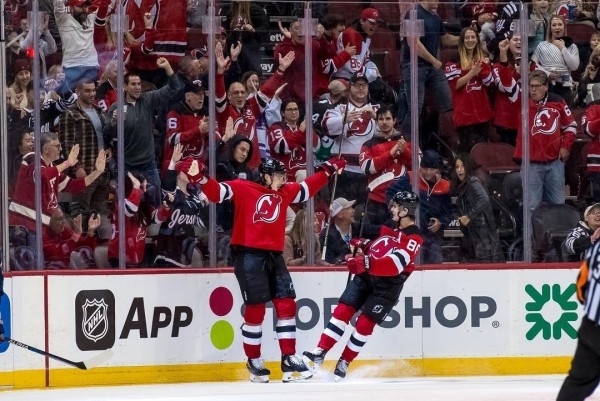 Хоккей. НХЛ. "Нью-Джерси" отправил семь шайб в ворота "Коламбуса", Шарангович не смог отличиться
Хоккей. НХЛ. "Нью-Джерси" отправил семь шайб в ворота "Коламбуса", Шарангович не смог отличиться