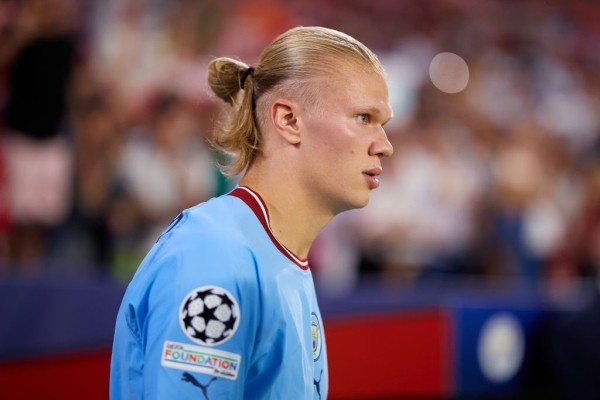 Футбол.  Форвард "Манчестер Сити" Эрлинг Холанд бьет рекорд за рекордом. Сколько он забьет "Копенгагену" в матче Лиги чемпионов?
 