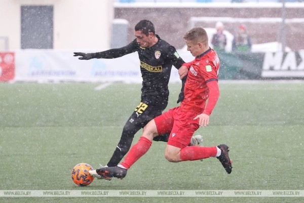Солигорский "Шахтер" вышел в четвертьфинал футбольного Кубка Беларуси Солигорский "Шахтер" вышел в четвертьфинал футбольного Кубка Беларуси